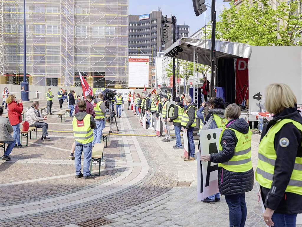 <br/>"Ohne uns kein Geschäft" – machen die Gewerkschafter*innen in Dortmund ihre Position deutlich!
