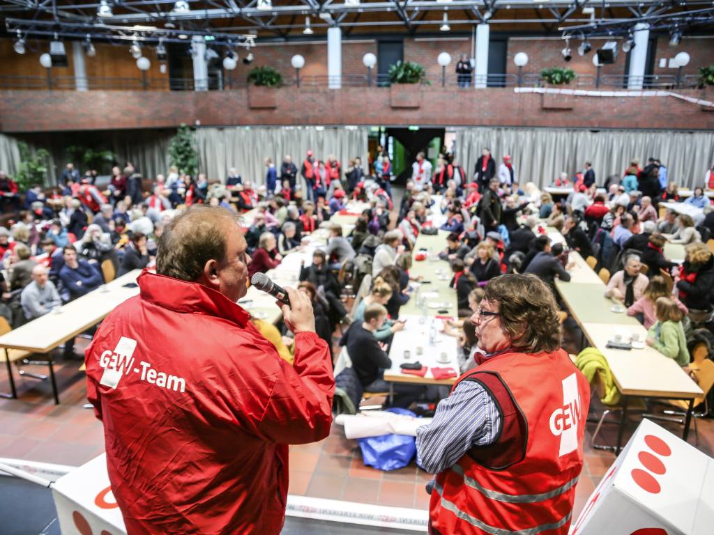 <br/>Sebastian Krebs, stellvertretender Vorsitzender der GEW NRW (links), und Volker Maibaum, Leitungsteam GEW Dortmund (rechts)