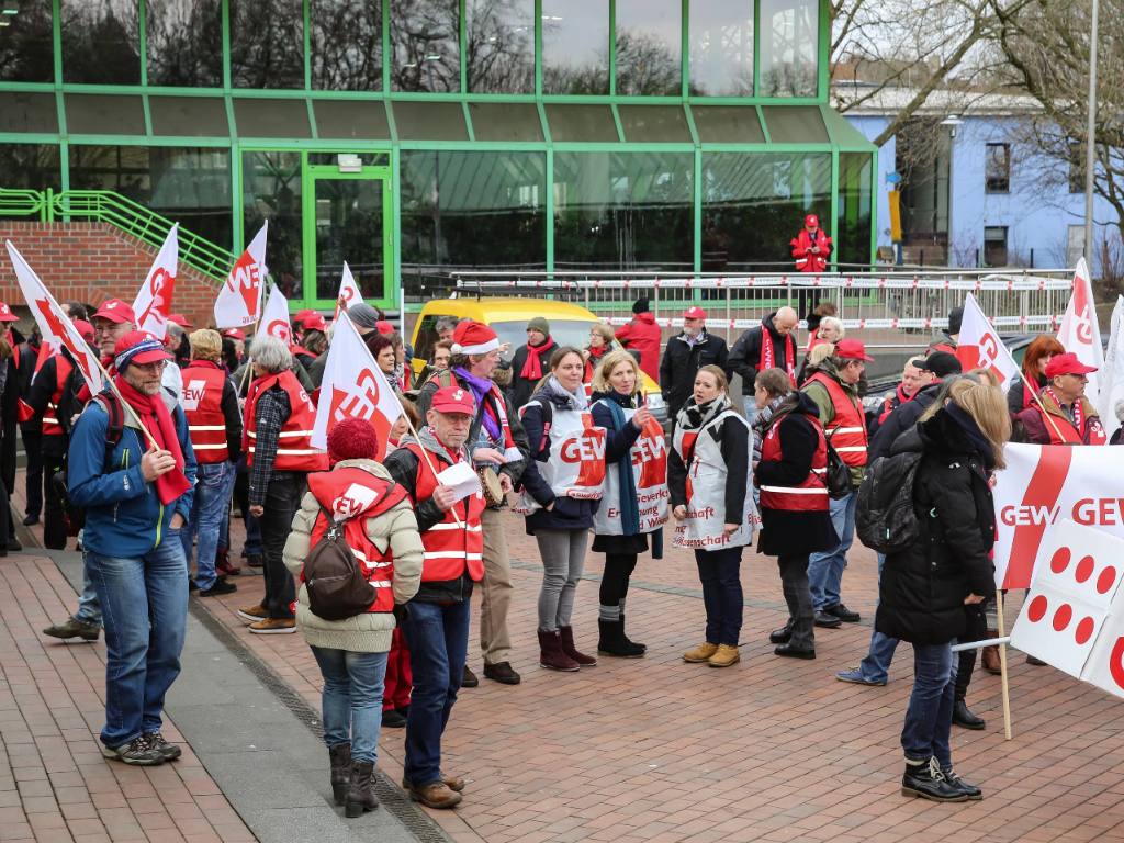 <br/>Der Streikzug in Dortmund sammelt sich und ...