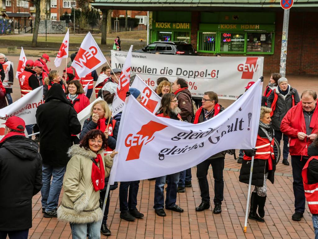 <br/>... zieht dann los Richtung Innenstadt.